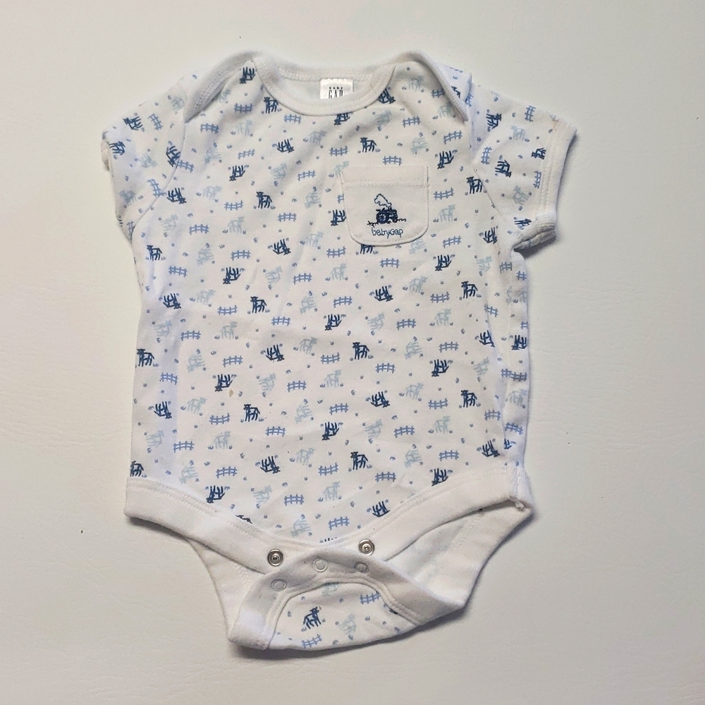 Baby Gap newborn t-shirt onesie snap under Blue/white cows tractor